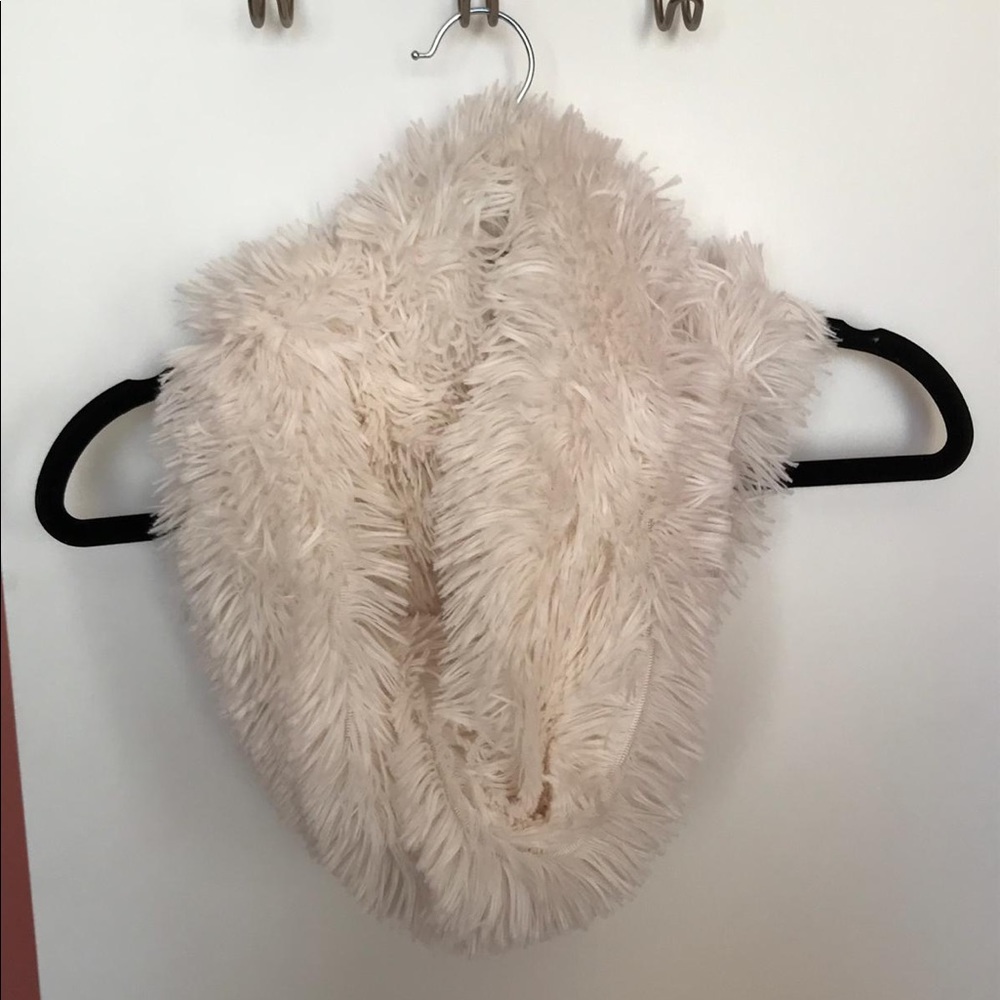 Madden Girl white scarf